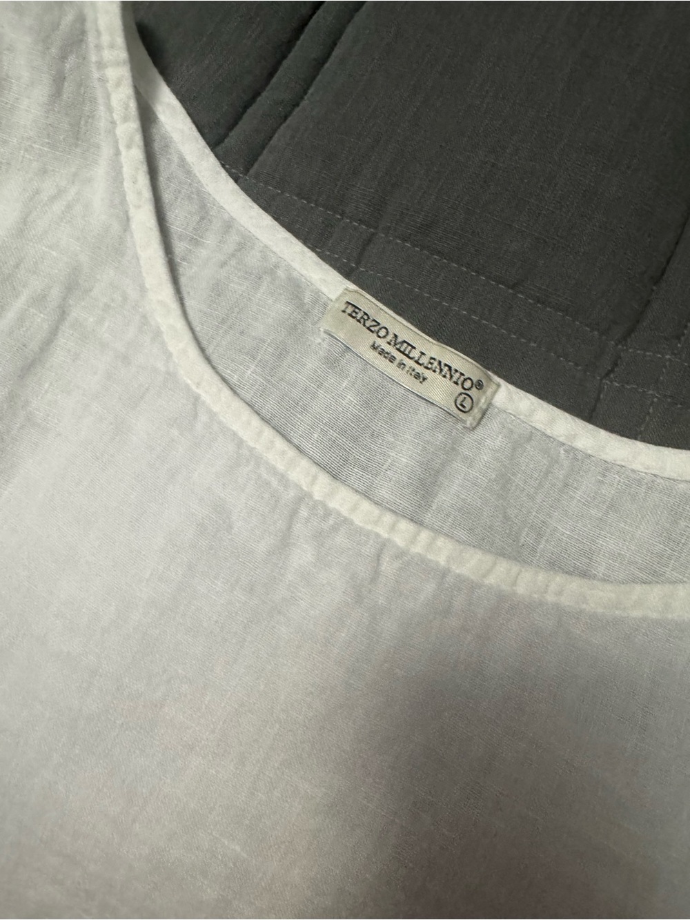 Classic White Linen Roll-Sleeve Tunic Top - Picture 3 of 5